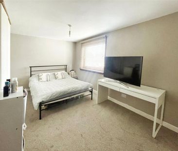 2 bedroom end of terrace house to rent - Photo 2