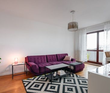 Jasne i przestronne 2 pokoje blisko stacji metra 46.8 m² - Zdjęcie 1