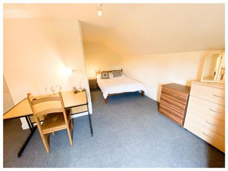 13 Broomgrove Crescent, Broomhill - Photo 2