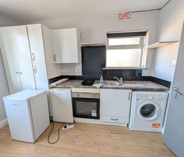 Studio to rent - Photo 3