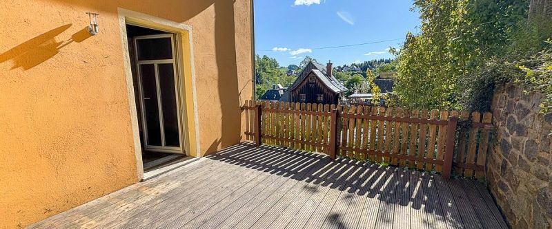 Schicke 3-Raum-Wohnung mit großer Terrasse im Zentrum von Schwarzenberg - Photo 1