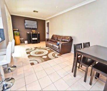 4 Gilbert Crescent, Kings Langley NSW 2147 - Photo 4