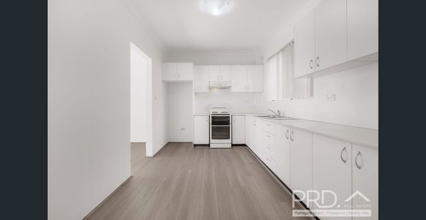 CHARMING 2-BEDROOM UNIT IN NORTH STRATHFIELD - Photo 1