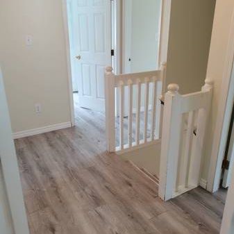 3 full bedroom 1.5bath duplex(no one above or below) - Photo 4