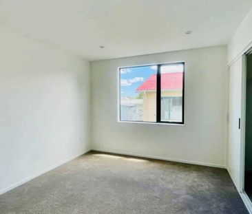 CONIFER GROVE, 4 BEDROOMS - Photo 2