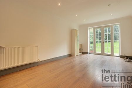 Crofton Way, Enfield, Middlesex, EN2 8HR - Photo 3