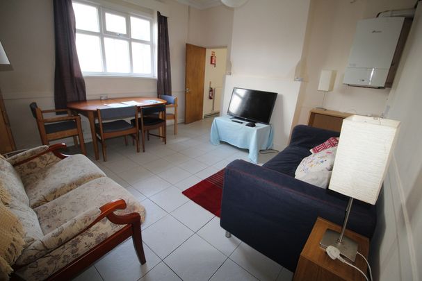 5 Bed Student Accommodation - Photo 1