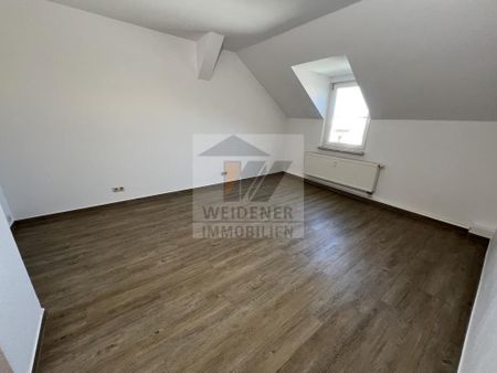 3-Zimmer-Dachgeschosswohnung mit Einbauküche und Boden – nahe der Innenstadt! - Foto 3