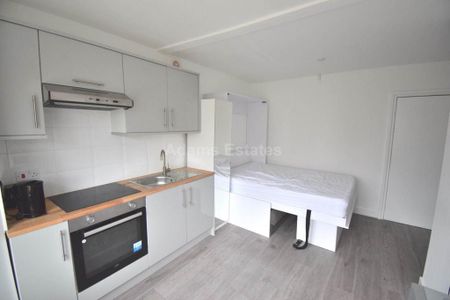 Studio to rent - Photo 2