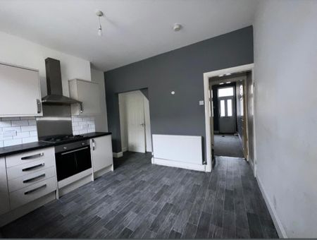 2 bed terraced house to rent in Queensberry Road, Burnley, BB11 - Photo 3