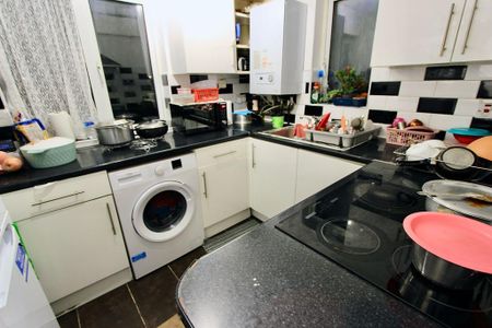 2 bedroom flat to rent - Photo 5