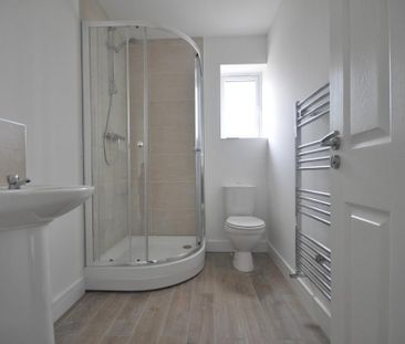 2 bedroom flat to rent - Photo 6