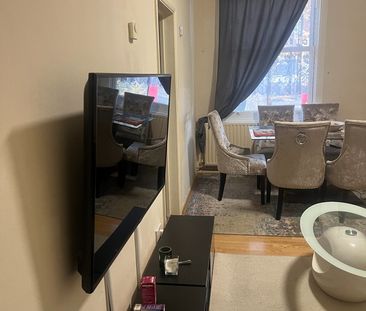 2 Bed Flat, Chiswick High Road, W4 - Photo 4