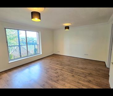 3 Bed Flat, Canting Way, G51 - Photo 2