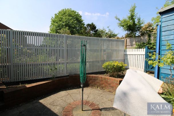 Guessens Grove, Welwyn Garden City, Hertfordshire - Photo 1
