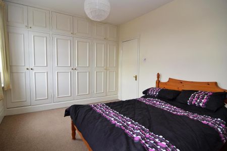 4 bedroom flat to rent - Photo 2