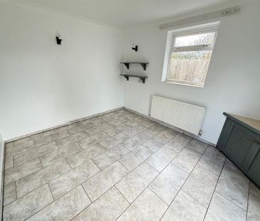 2 bedroom semi-detached house to rent - Photo 5