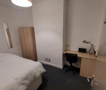 4 bedroom terraced house to rent - Photo 5