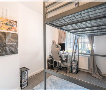 Court Farm Gardens, Manor Green Road, Epsom, Surrey, KT19 8SL - Photo 6