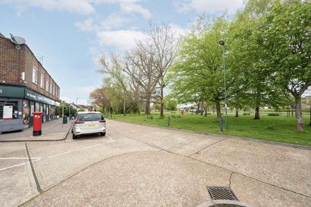The Parade, Caterways, Horsham, RH12 - Photo 3