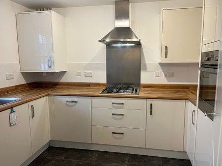 3 bedroom semi-detached house to rent - Photo 5