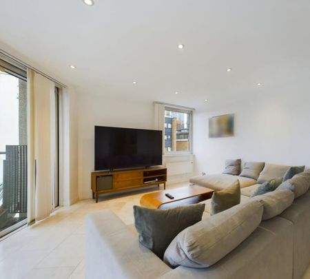 3 Bed Flat, Boardwalk Place, E14 - Photo 2