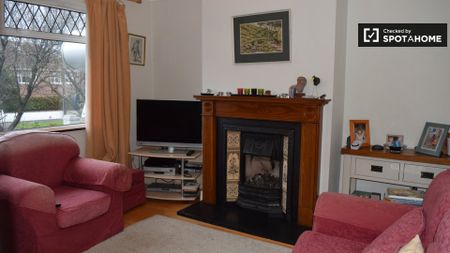 Room for rent in 3-bedroom apartment in Raheny, Dublin - Photo 4