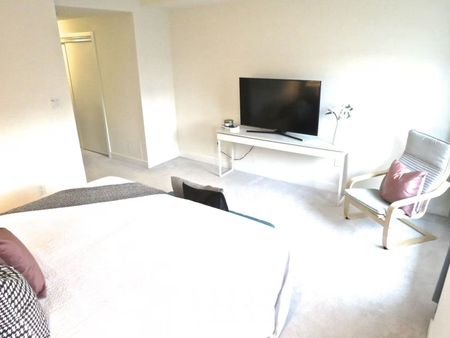 For Lease - 70 William Duncan Road, Toronto, Ontario - Photo 2