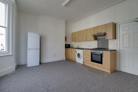 4 bedroom maisonette to rent - Photo 5