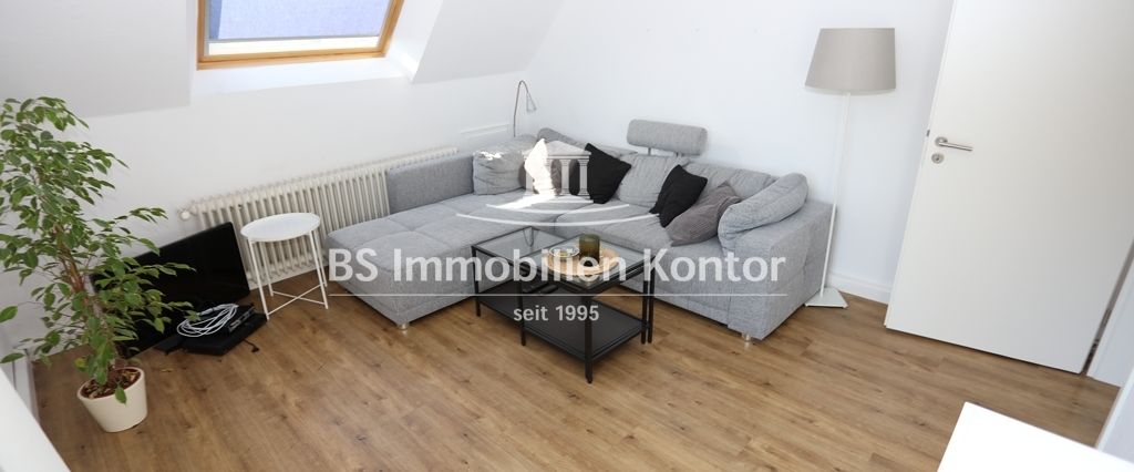 Anfragen bitte vorab per Mail – Komfortable 2 ZKB Wohnung im DG in zentraler Stadtlage ! - Photo 1