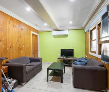 9 Beanga Street, Greenslopes QLD 4120 - House For Rent | Domain - Photo 3