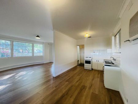 Family home in great location! - Photo 2