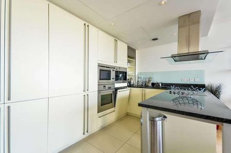 West India Quay, Canary Wharf, E14 - Photo 3