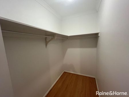 11 Regent Close, Burnside Heights, VIC 3023 - Photo 5