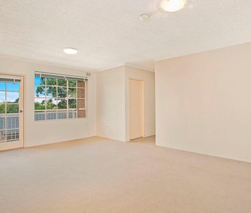 Spacious Two Bedroom Apartment - Photo 1
