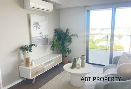 Come Home To Something Special In This Apartment With A Huge Balcony. Unbeatable Location - Walk To Transport And Shops - Photo 2