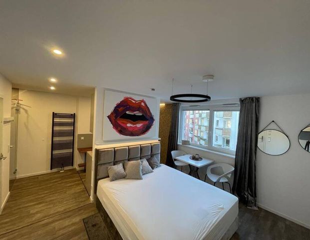 Geräumiges und möbliertes Single Apartment! Beste City West Lage! - Photo 1