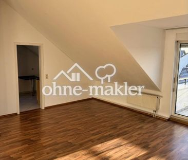 Lichtdurchflutete, charmante Dachgeschosswohnung mit Küche & Balkon - Foto 1