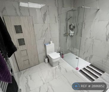 2 bedroom end of terrace house to rent - Photo 2