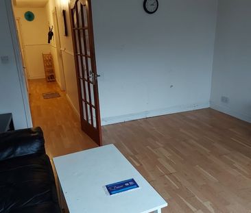 2 Bed Terraced House, Beaumont Walk, LE4 - Photo 2