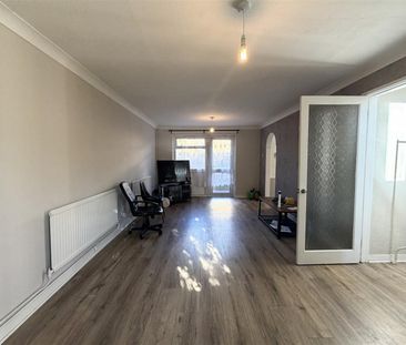 3 Bedroom House - End Terrace To Let - Photo 1