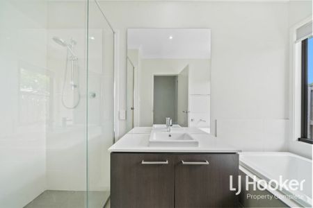 Modern 3-Bedroom Home for Rent - Photo 3