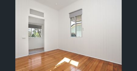 STUNNING INNER CITY QUEENSLANDER - Photo 5