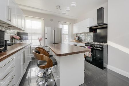 4 bedroom flat to rent - Photo 4