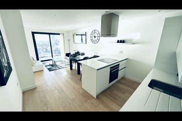 1 Bed Flat, Horizons Tower, E14 - Photo 1