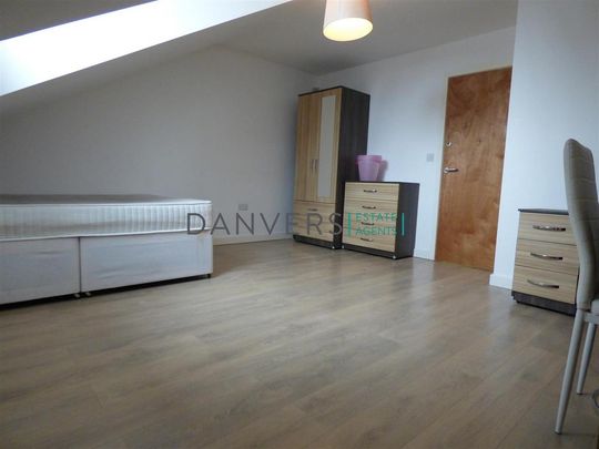 4 bedroom detached house to rent - Photo 1