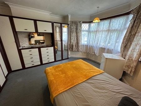 Room in a Shared House, Kingsmere Park, NW9 - Photo 2