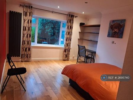 1 bedroom in a flat share to rent - Photo 2