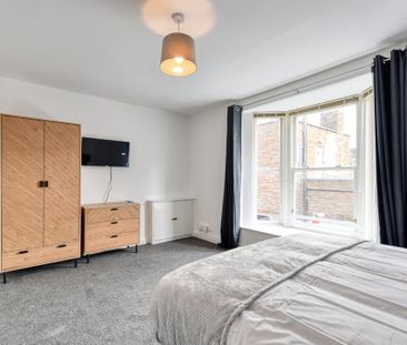 1 bedroom in a house share to rent - Photo 2