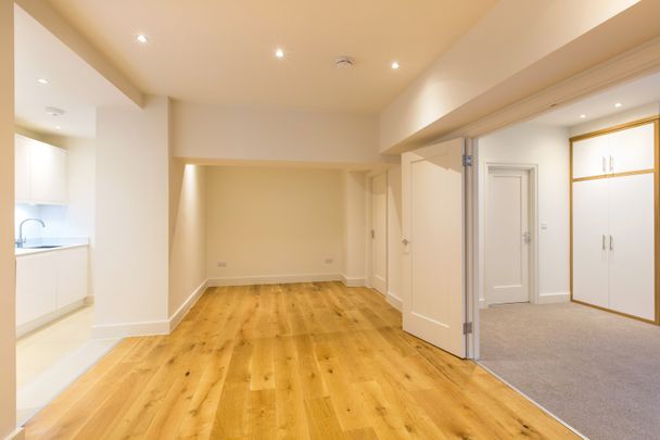 Grove End Gardens, Grove End Road, St Johns Wood, London, NW8 9LL - Photo 1